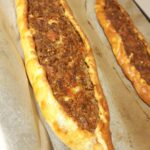 Evde Kıymalı kaşarlı Açık Pide Tarifi yapımı (nasıl yapılır-kaç kalori)