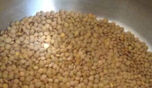 Etli Erişteli Yeşil Mercimek Çorbası yapımı nasıl yapılır kaç kalori