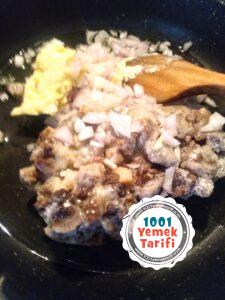 Etli Erişteli Yeşil Mercimek Çorbası yapımı nasıl yapılır kaç kalori