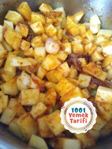 etli patates yemeği-haşlama-sulu yemek tarifi yapımı nasıl yapılır