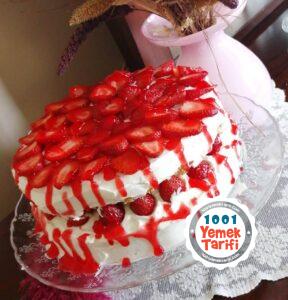 En Nefis Çilekli Pasta Tarifi-çilekli pasta nasıl yapılır-ev yapımı-kolay pasta-kaç kalori