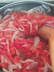 Soğanlı Domates Sosu Nasıl Yapılır yapımı tarifi