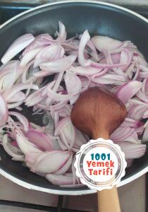 Soğanlı Domates Sosu Nasıl Yapılır yapımı tarifi