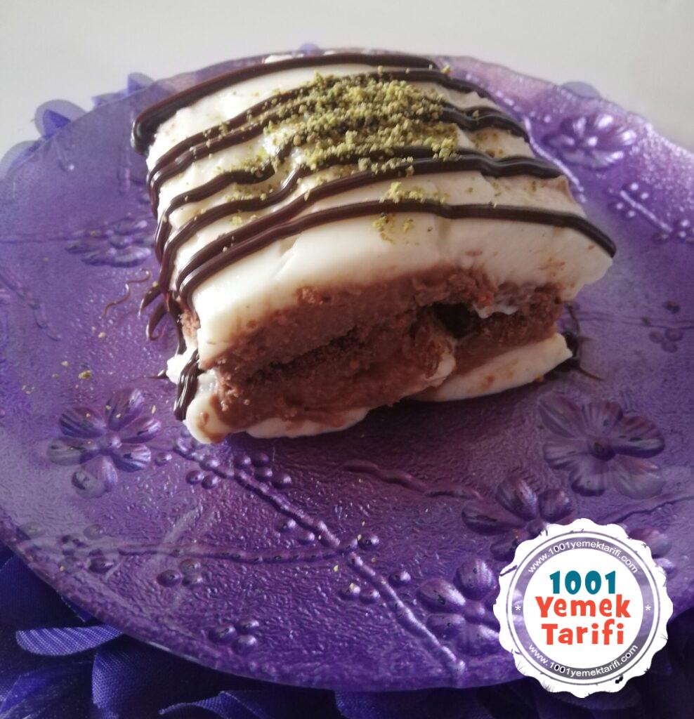 İki Çikolatalı Bisküvili Muhallebi Tarifi (bitter ve beyaz çikolatalı) kaç kalori