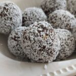 Kekle yapılan kakaolu Muzlu Toplar tarifi