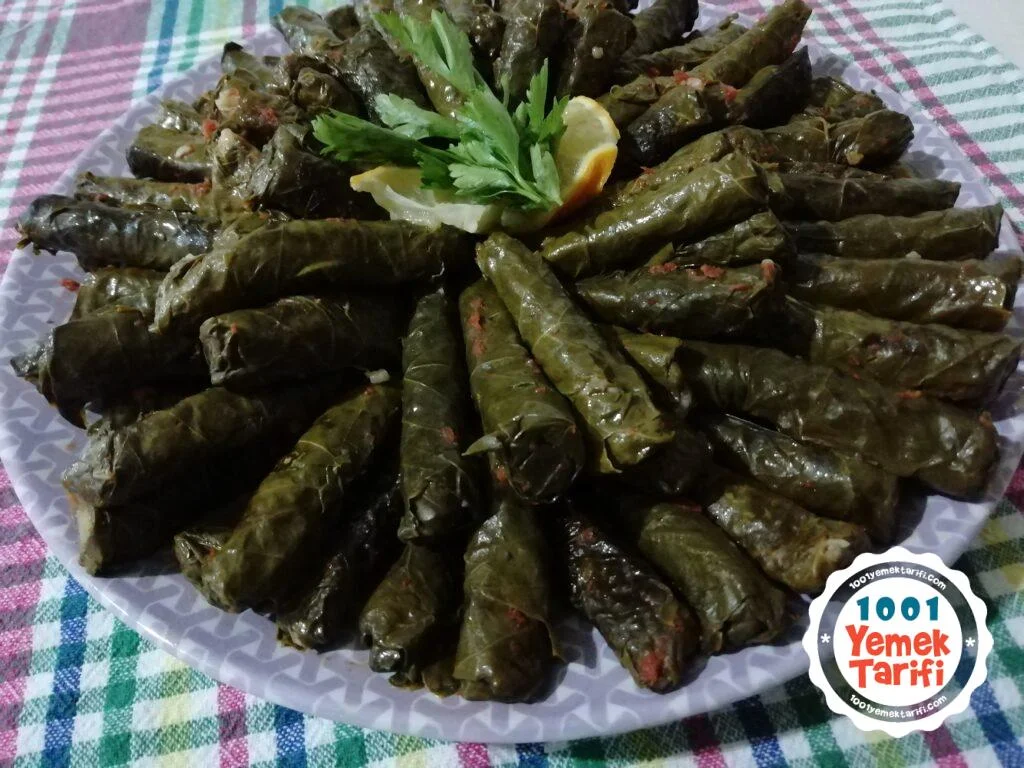 Salça Soslu Yaprak Sarma Tarifi