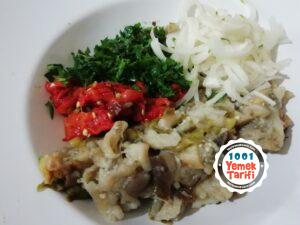 Közlenmiş patlıcan ve biber salatası