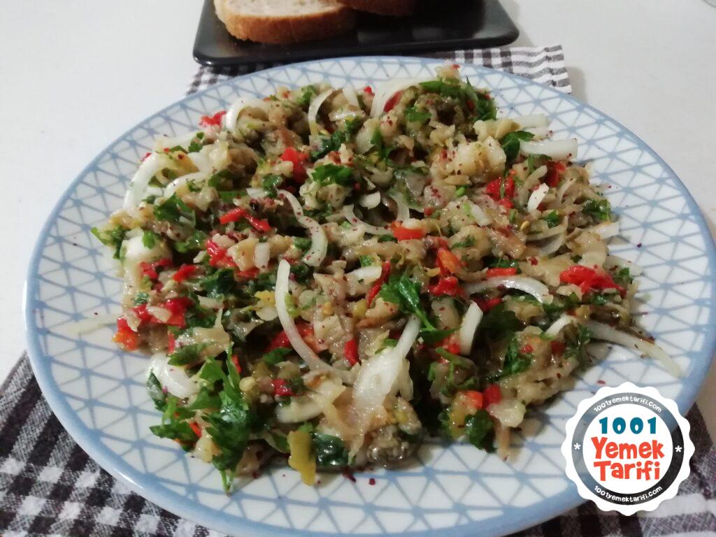 Közlenmiş patlıcan ve biber salatası
