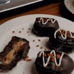 Bitter Çikolatalı Fıstık Ezmeli Hurma Tarifi