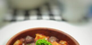 Fırında Güveçte Sebzeli Köfte Tarifi