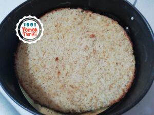 Çilekli Yaş Pasta Tarifi-nasıl yapılır-kek yapımı-kaç kalori