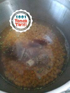 Kırmızı etli nohut yemeği