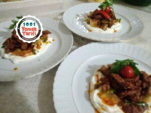 Süzme Yoğurtlu Salçalı Kuzu Biftek Tarifi