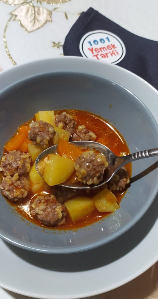 Havuçlu Asla Dağılmayan Sulu Köfte Tarifi