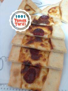 Sucuklu Pide Nasıl Yapılır