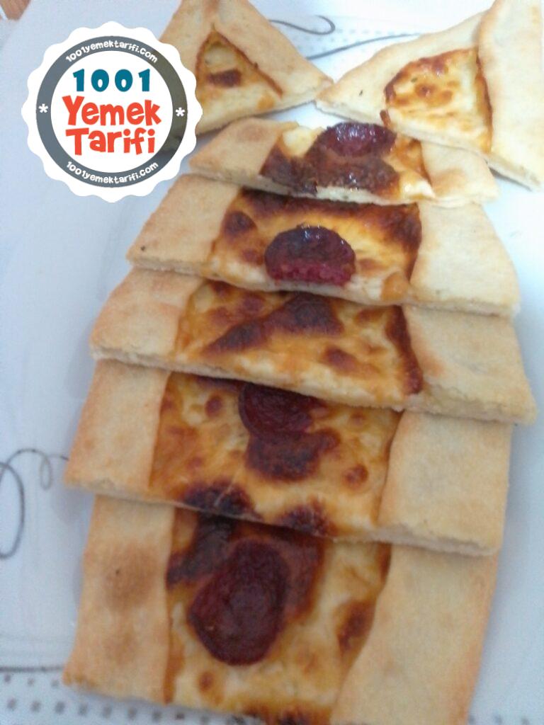 Sucuklu Pide Nasıl Yapılır