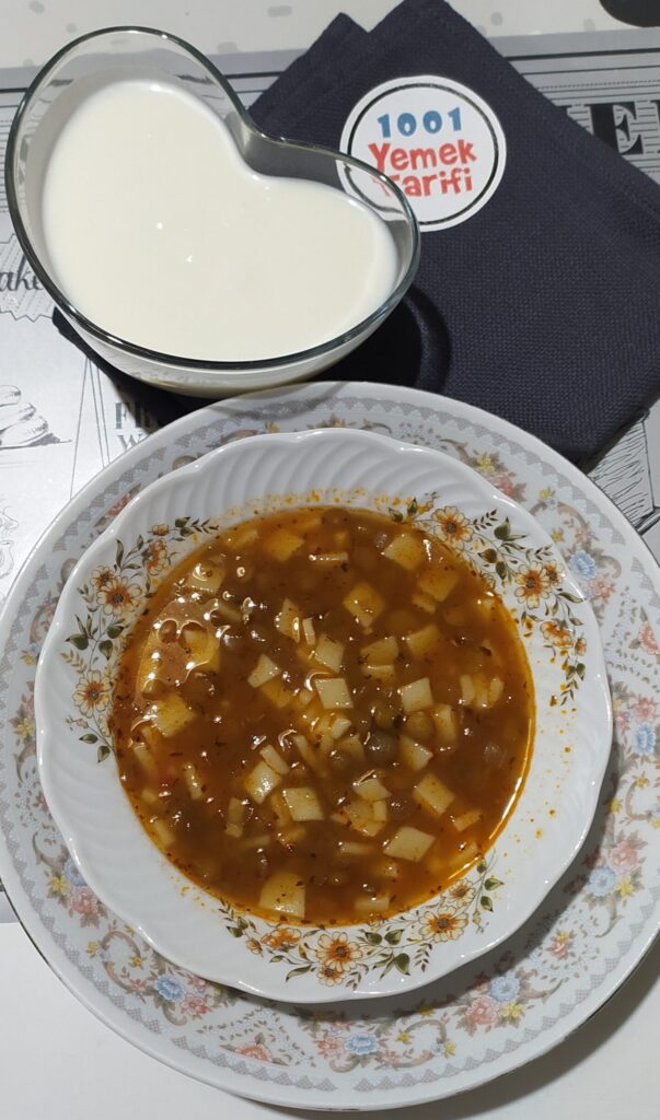 Hamurlu Yeşil Mercimek Çorbası