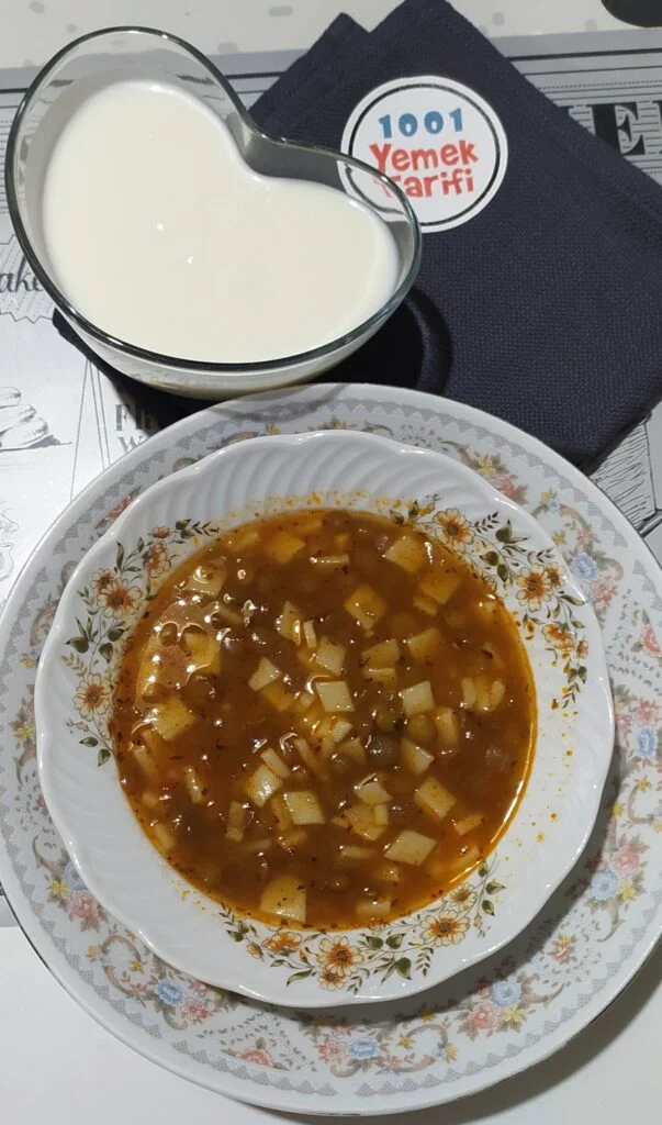 Hamurlu Yeşil Mercimek Çorbası