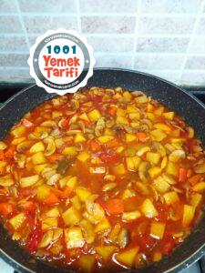 Acılı Sebzeli Körili Mantar Sote Tarifi