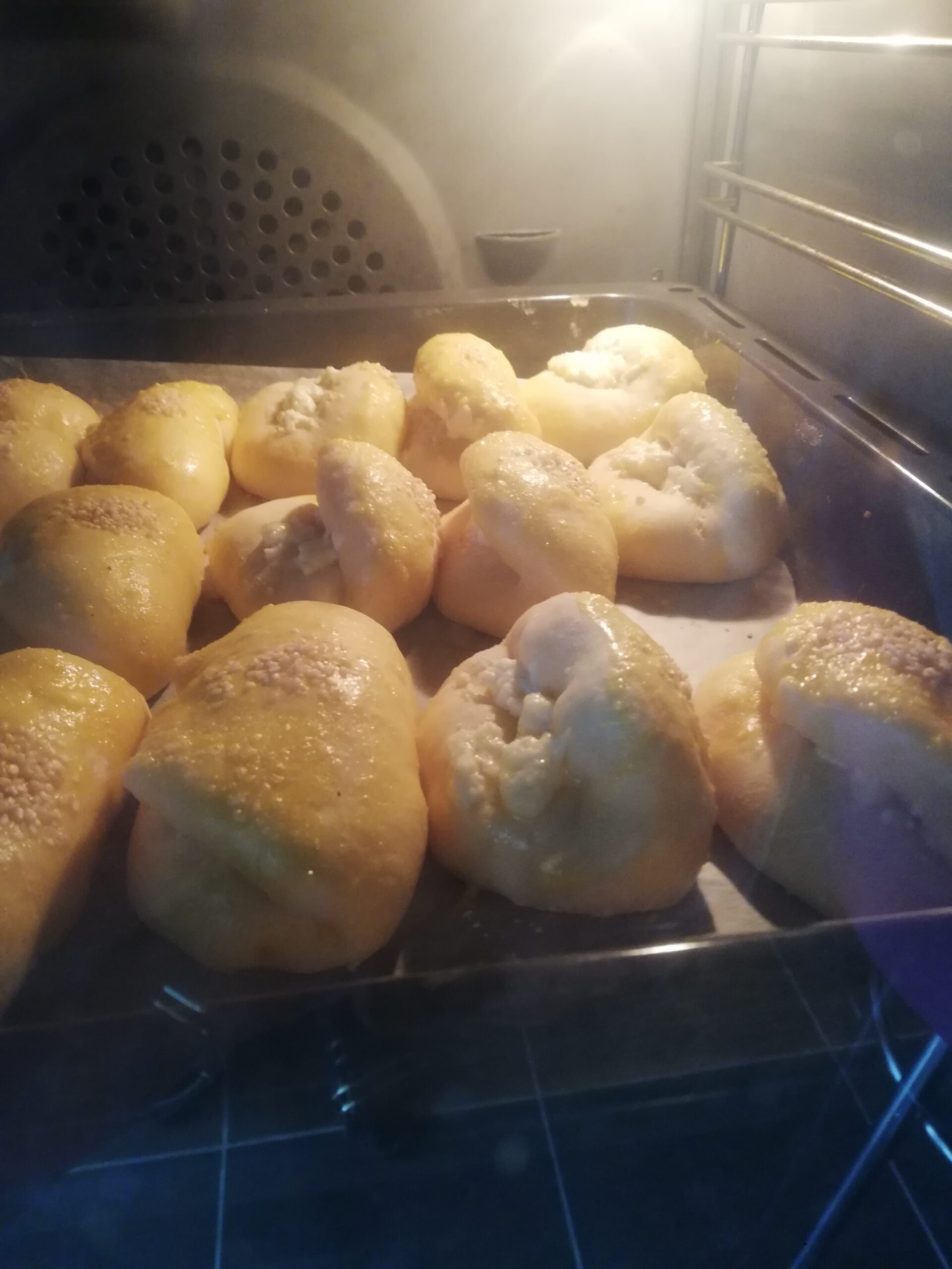 Kabaran Peynirli Poğaça Tarifi