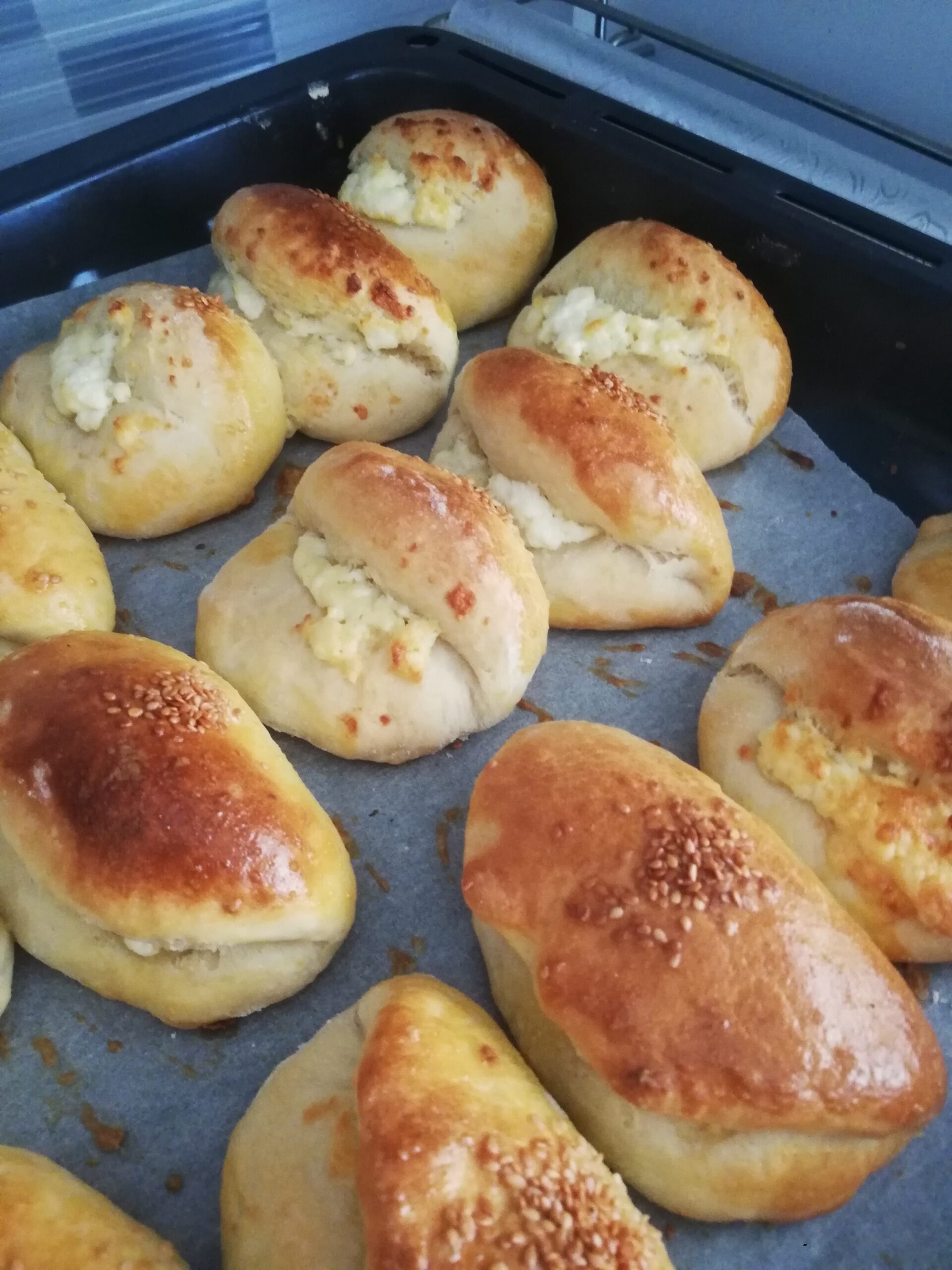 Kabaran Peynirli Poğaça Tarifi