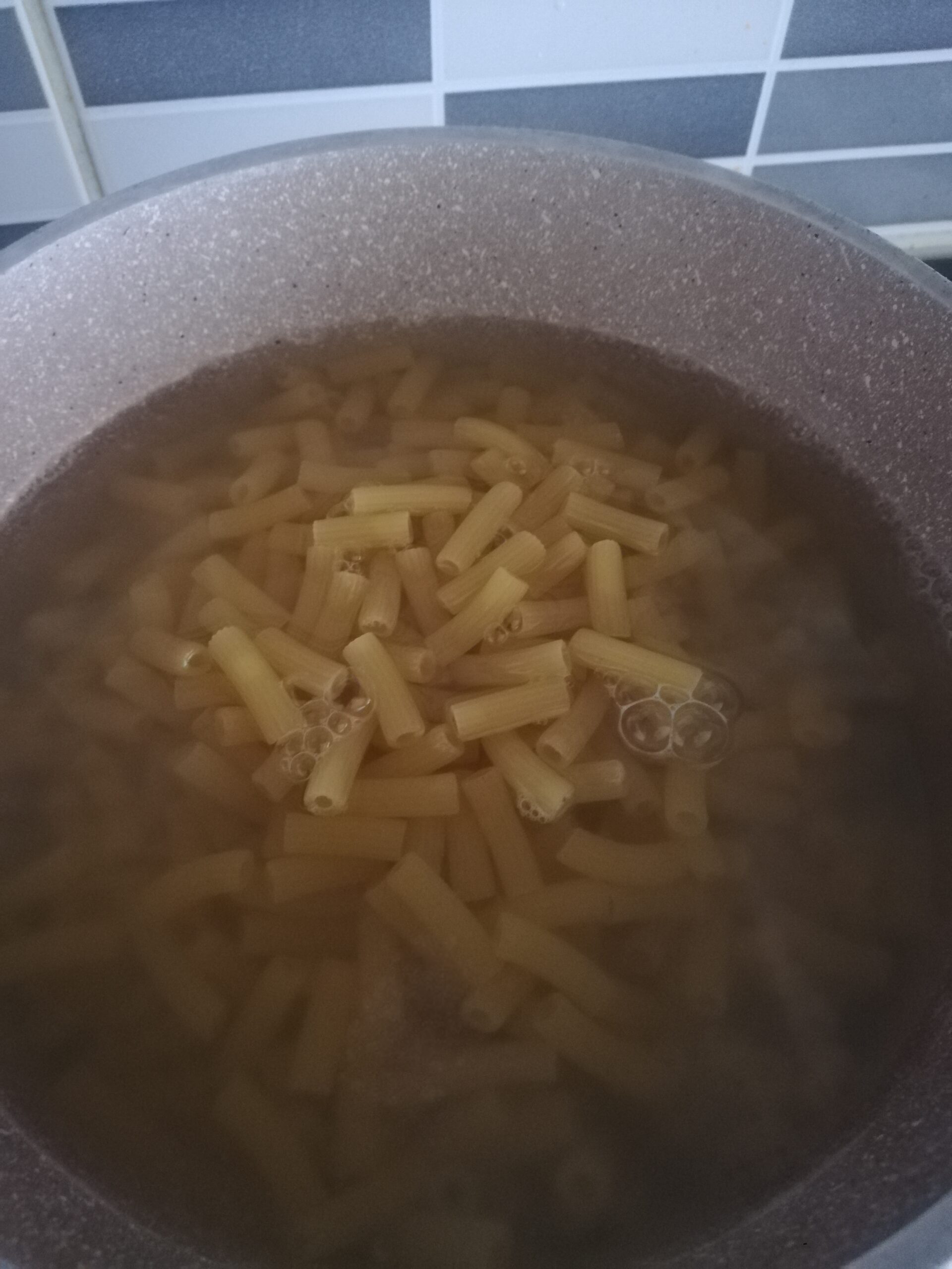 Makarna salatası