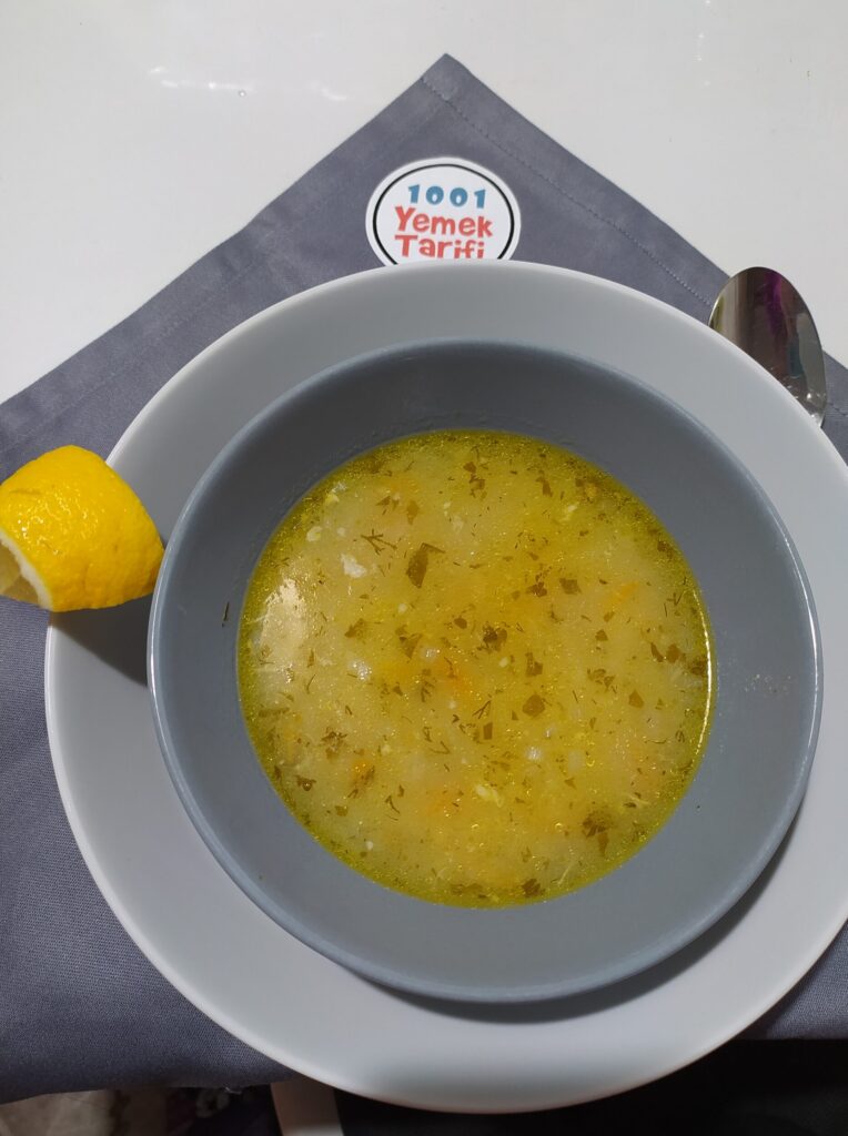 Şehriyeli Tavuk Suyu Çorbası