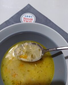 Şehriyeli Tavuk Suyu Çorbası Tarifi