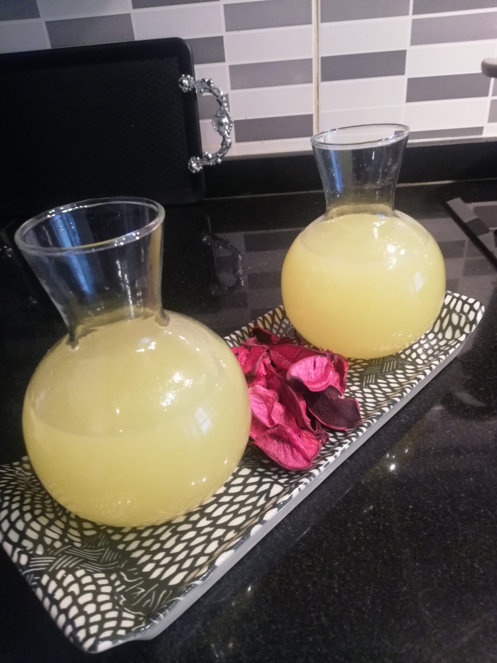 Ev Yapımı Limonata Nasıl Yapılır