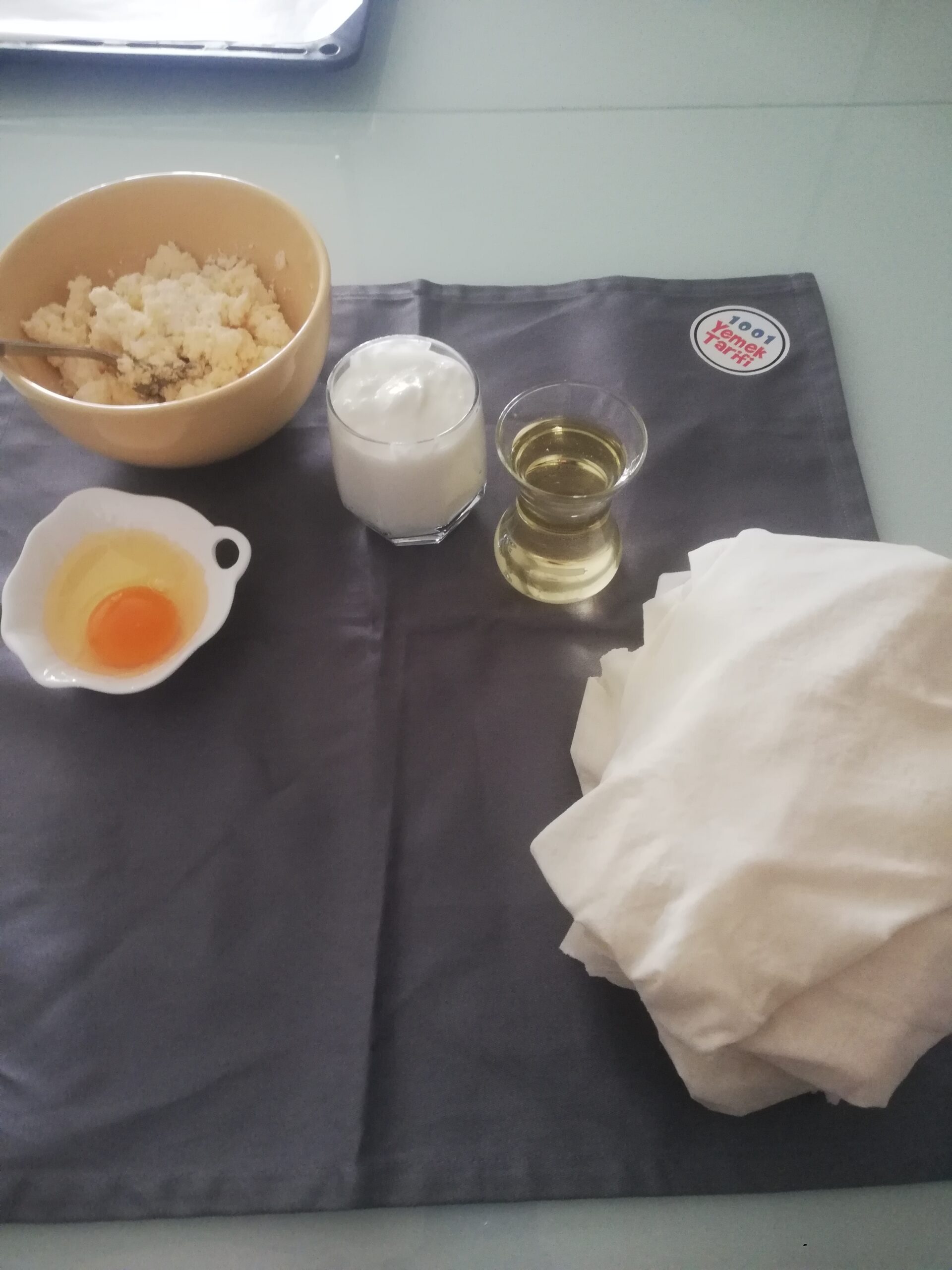 Hazır Yufkayla Peynirli Börek Tarifi