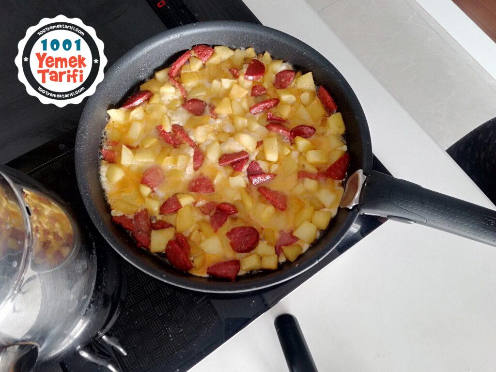 Tavada Patates Pizzası Nasıl Yapılır