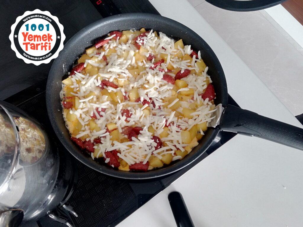 Tavada Patates Pizzası Nasıl Yapılır