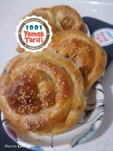 El Açması Pırasalı Börek Tarifi