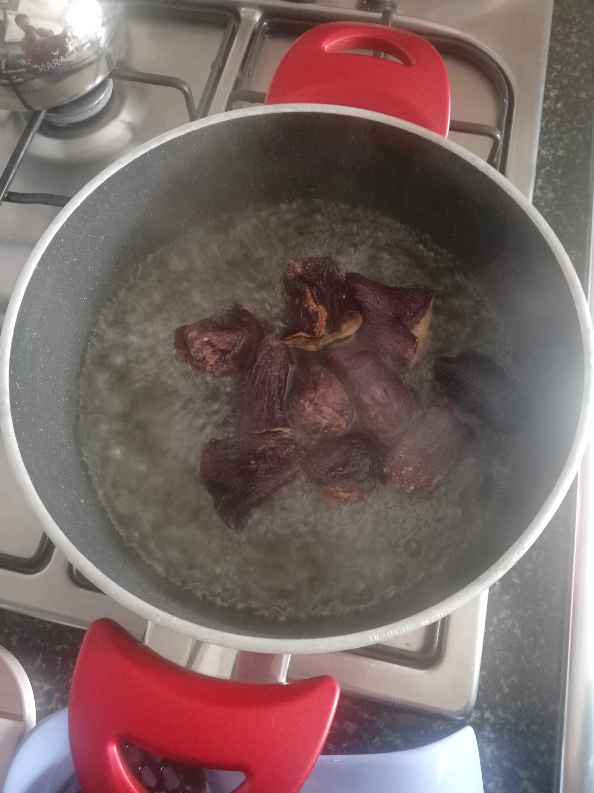 Kuru Patlıcan dolması