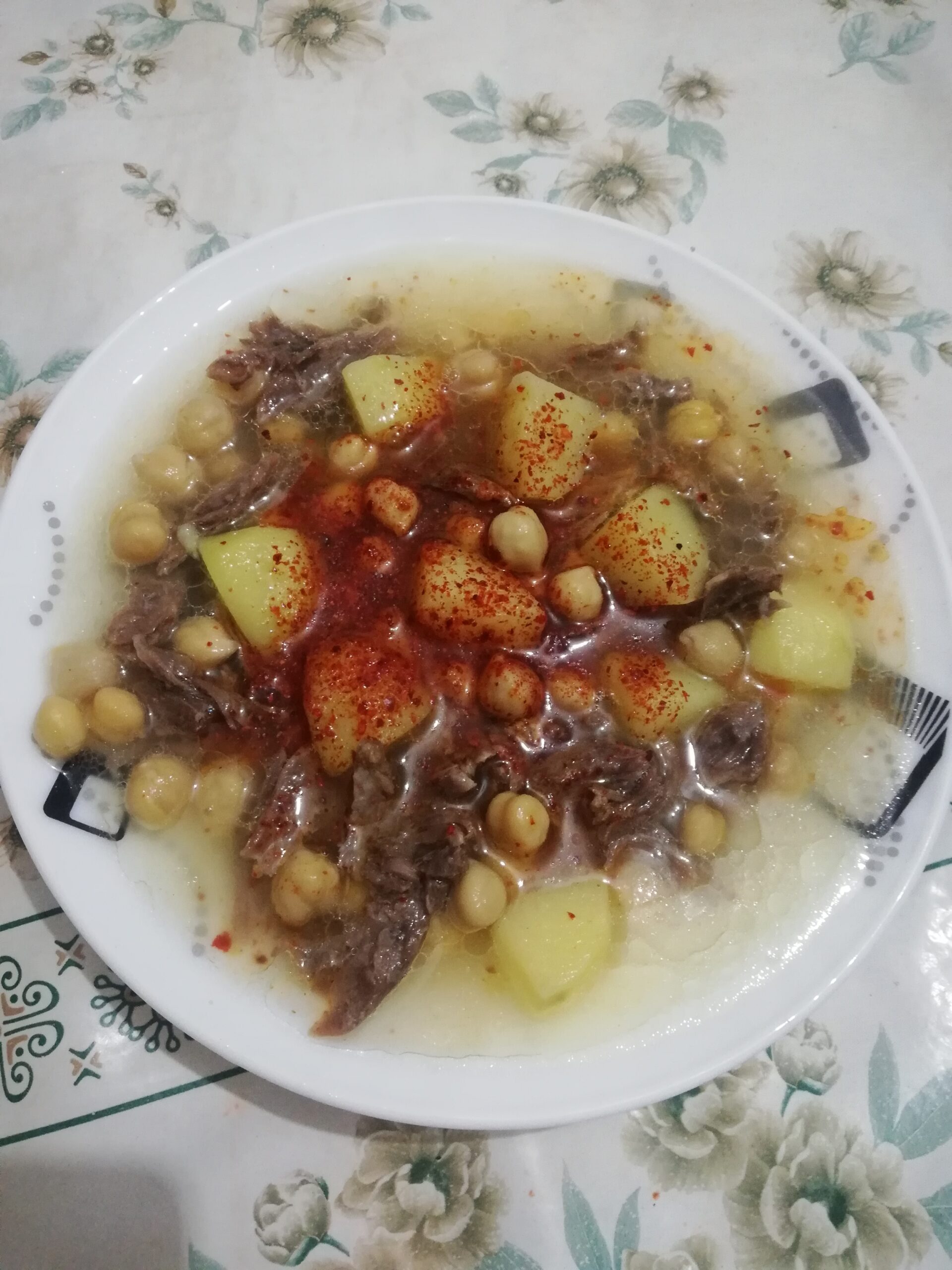 İlikli Kemikten Patatesli Nohutlu Yemek