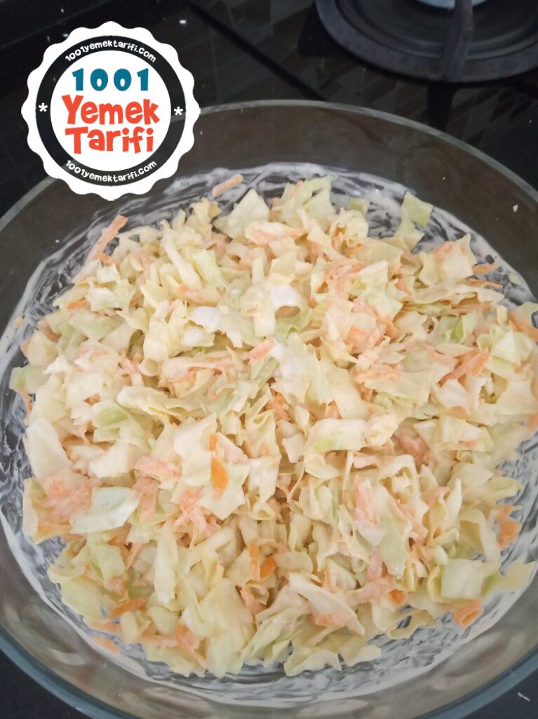 Beyaz Lahana Salatası (coleslaw)