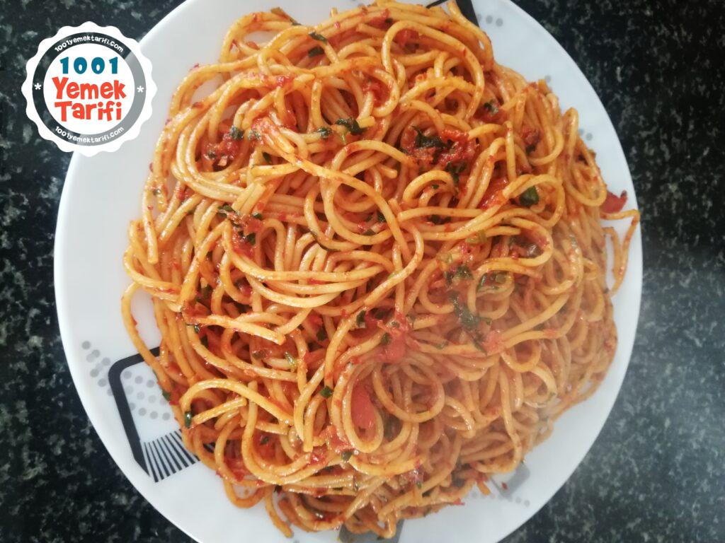 Soslu Spagetti Makarna