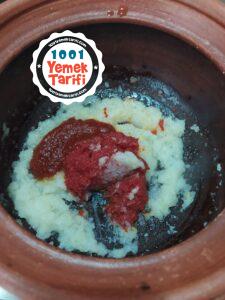 Güveçte Sucuklu Kuru Fasulye Tarifi