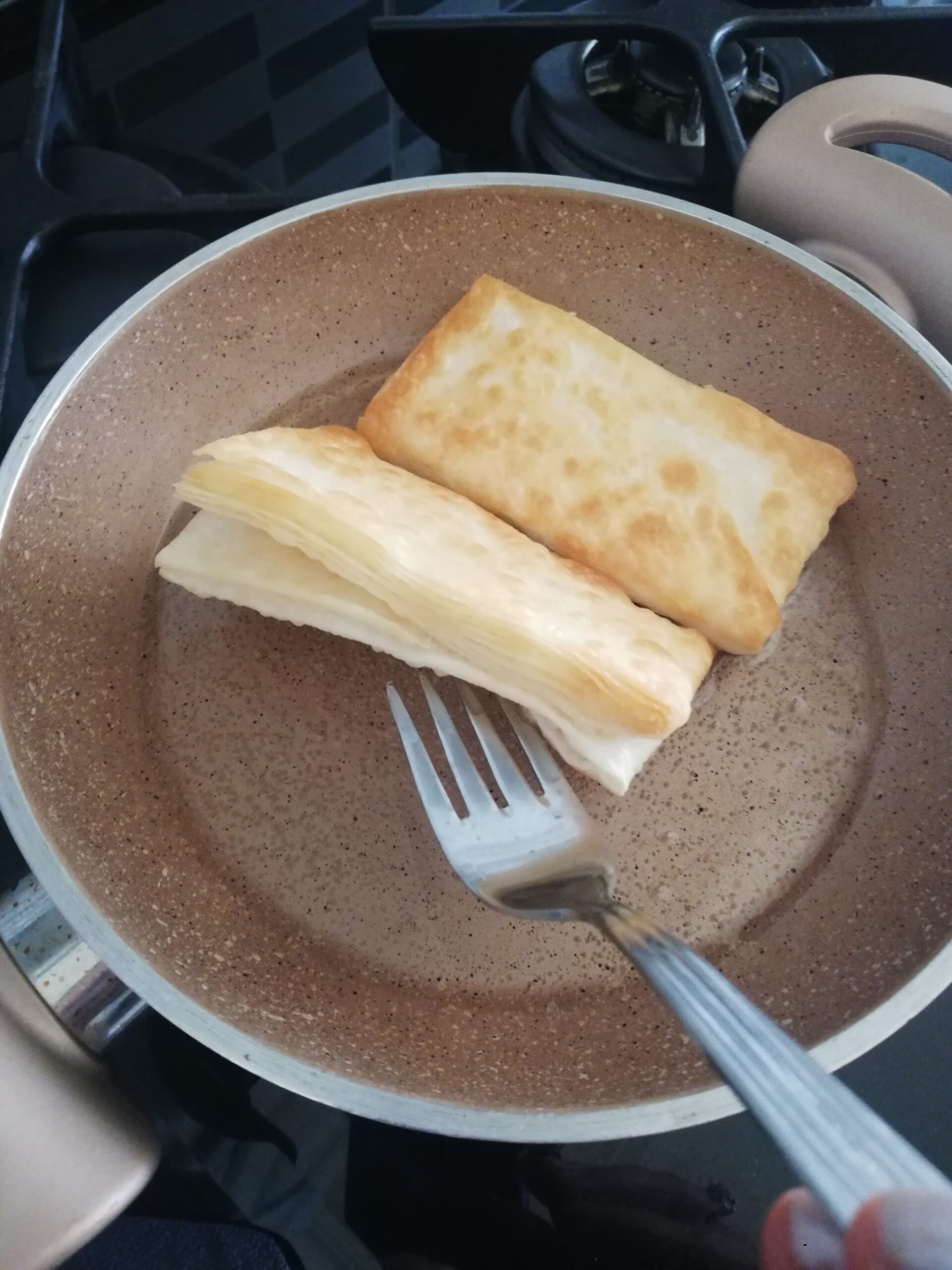 3 Malzemeli Pratik Peynirli Börek nasıl yapılır