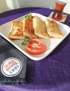 Hazır yufkadan Peynirli Börek