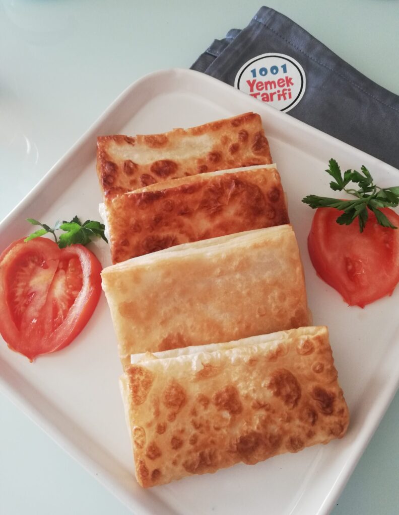 3 Malzemeli Pratik Peynirli Börek Tarifi