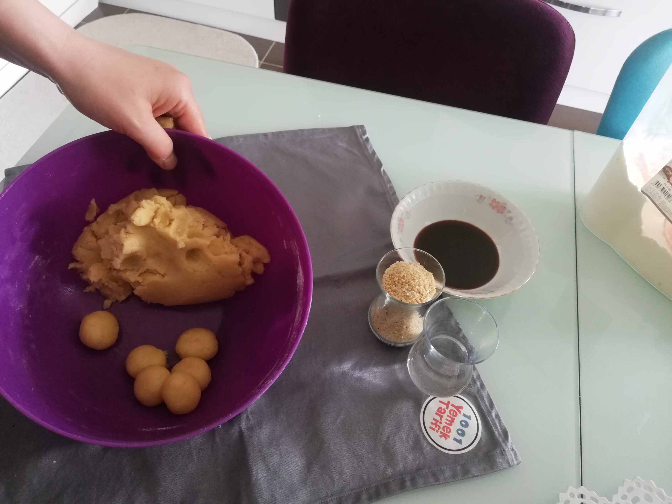 Susamlı Kurabiye Nasıl Yapılır