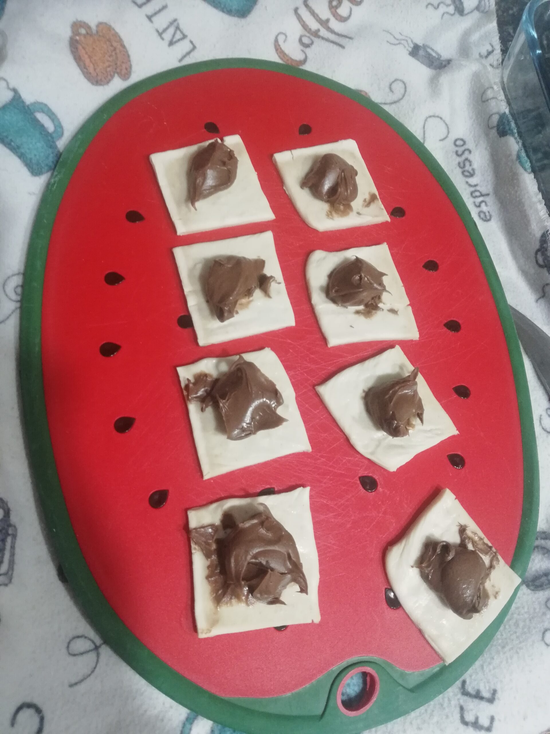 Milföy Hamurundan Çikolata Topları