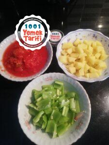 Domates Soslu Patates Biber Kızartması Tarifi