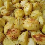 Biberiyeli Sarımsaklı Fırında Patates Tarifi