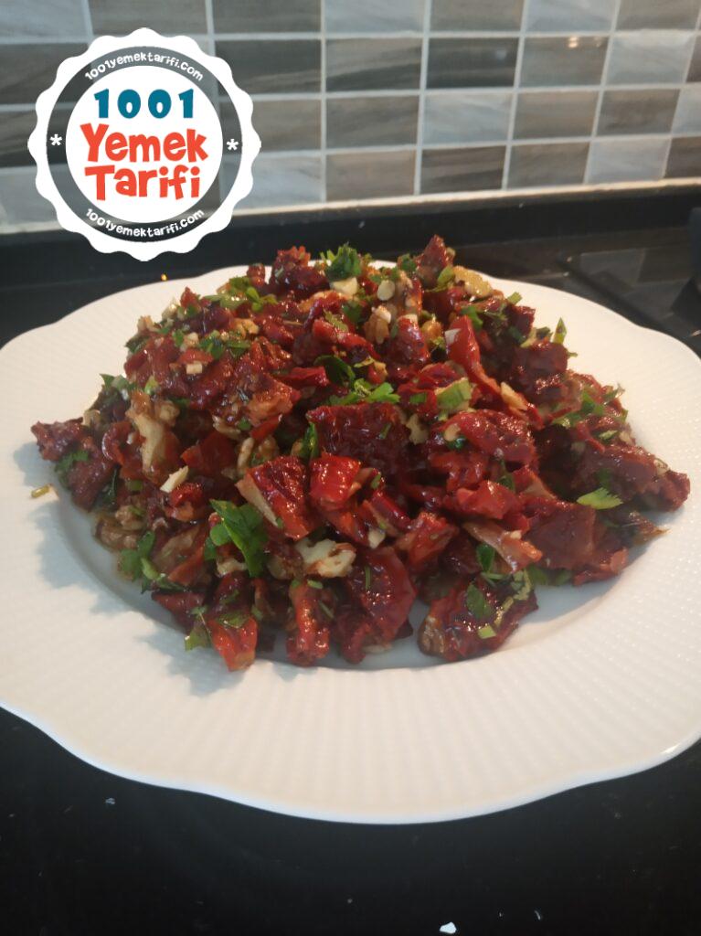 Kuru Domates Salatası