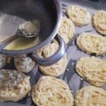 Baklava Hamurundan El Açması Peynirli Börek