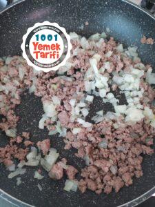 Kıymalı Ispanaklı Börek Nasıl Yapılır