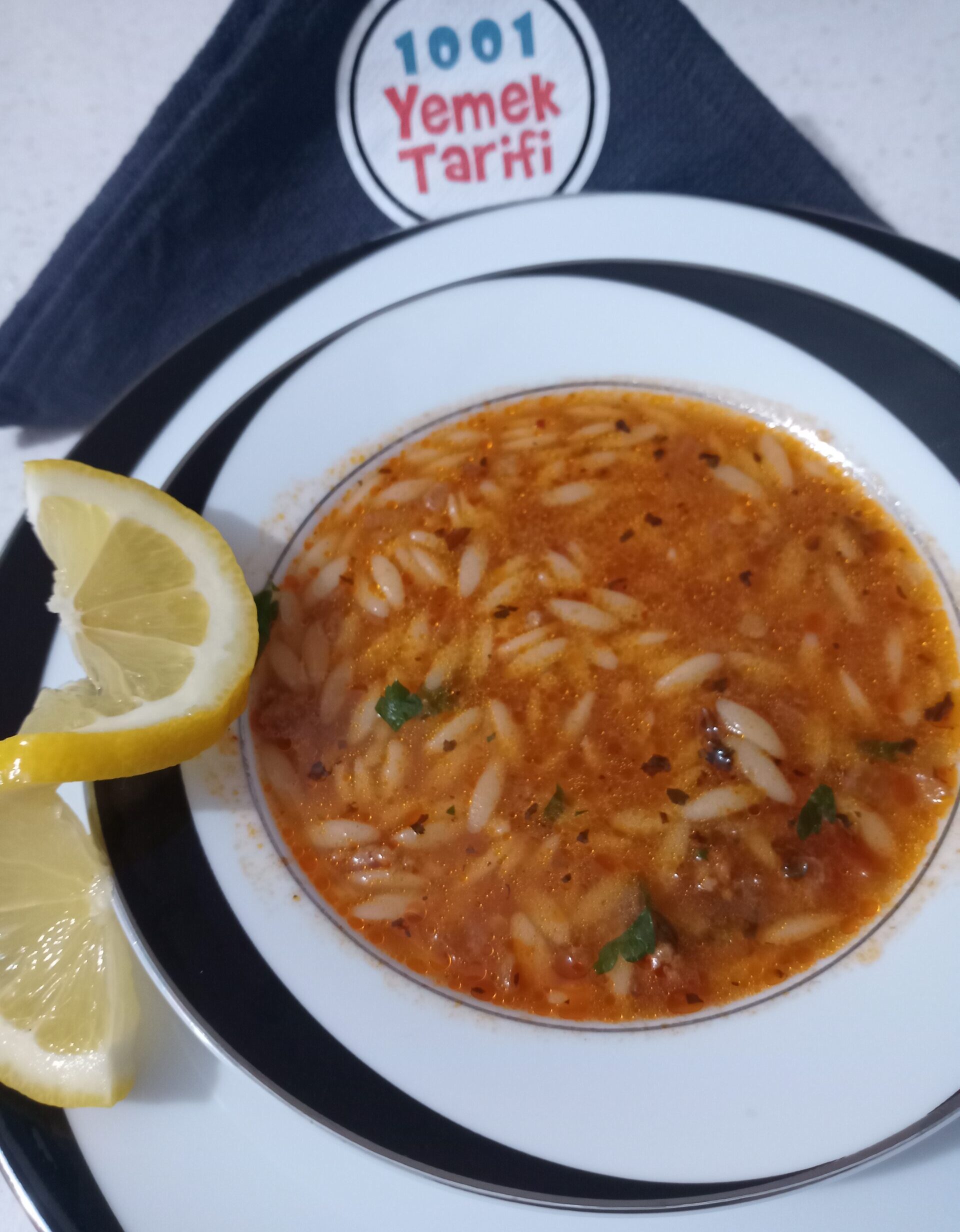 Kıymalı Arpa Şehriye Çorbası Tarifi