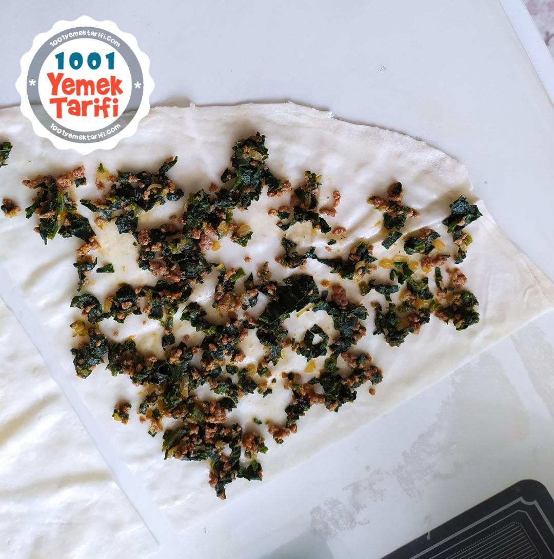 Kıymalı Ispanaklı Börek nasıl yapılır